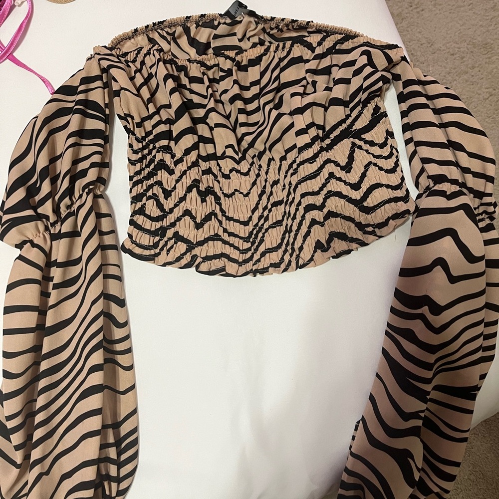pretty little thing off the shoulder crop top